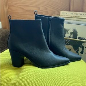 Old Navy pointy black booties NWOT womens usa 8